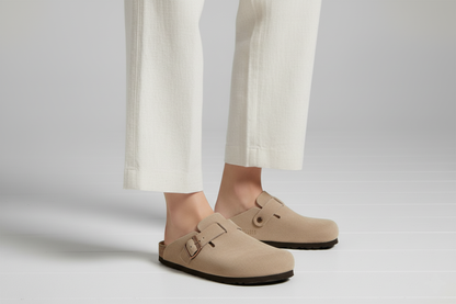 Komfort Suede Clogs – Beige Slip-ons med Spænde